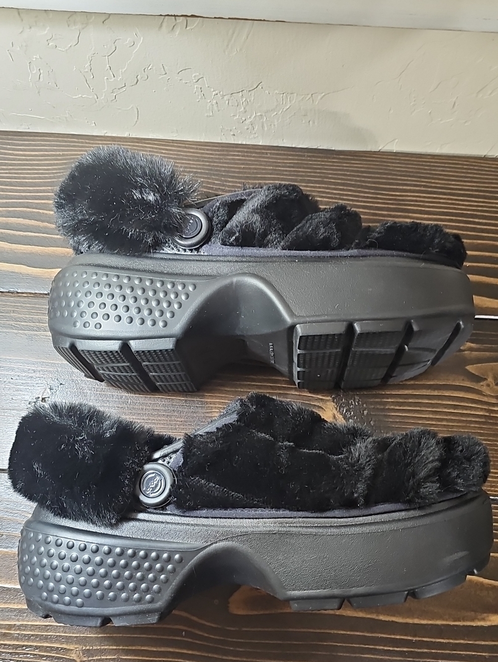 Crocs Stomp Quilted Clogs - Picture 5 of 10
